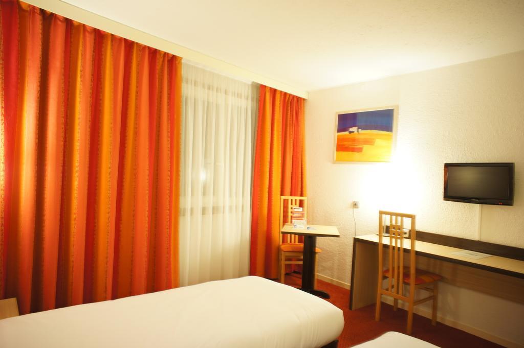 Inter-Hotel La Closerie Beaune Room photo